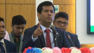 ১৫ সেনা কর্মকর্তাকে পুলিশ গ্রেপ্তার করে আদালতে এনেছে