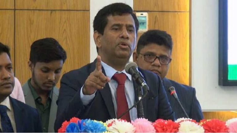 ১৫ সেনা কর্মকর্তাকে পুলিশ গ্রেপ্তার করে আদালতে এনেছে