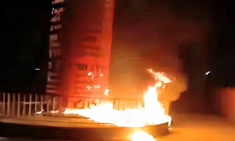 জুলাই স্মৃতিস্তম্ভে আগুন লাগানোর চেষ্টা নিষিদ্ধ সংগঠন ছাত্রলীগের