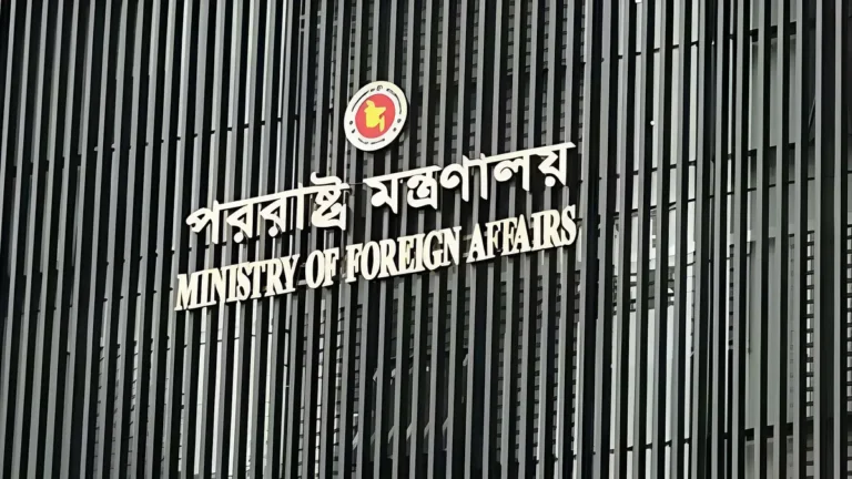 হাসিনাকে ফেরত পাঠাতে ভারতের প্রতি আহ্বান জানিয়েছে ঢাকা