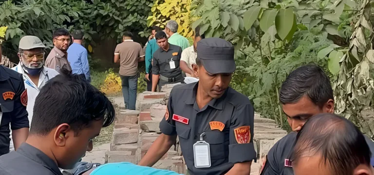 ক্যাম্পাসের পাশে পড়েছিল ইস্ট ওয়েস্ট ছাত্রের লাশ
