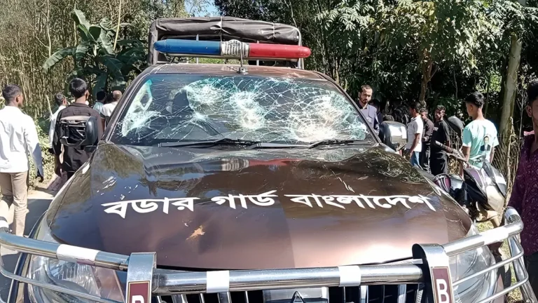 আইন শৃঙ্খলা বাহিনীর সাথে সংঘর্ষে পুলিশসহ ২০ জন আহত