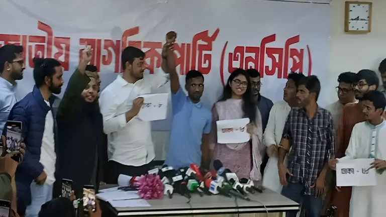এনসিপির মনোনয়নপত্র নিলেন সেই রিকশাচালক