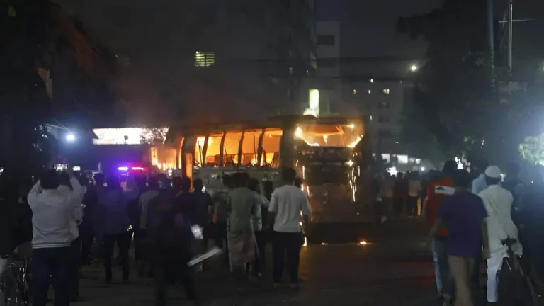 মহাখালীতে বৈশাখী পরিবহনের আগুন