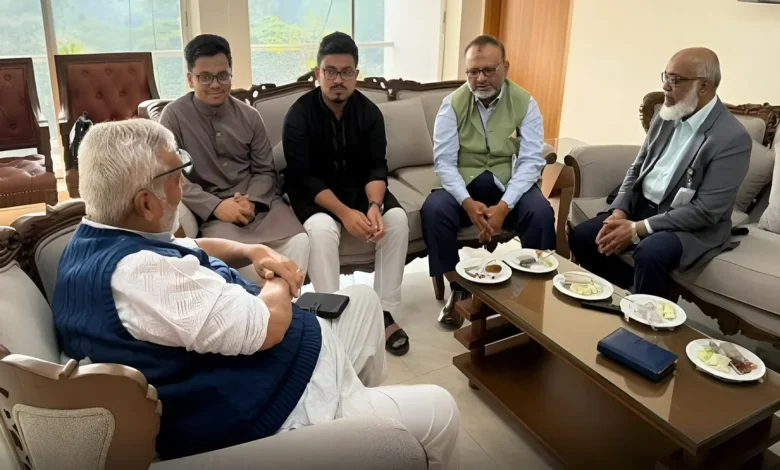 উপদেষ্টা মুহাম্মদ ফাওজুল কবির খানের সঙ্গে ঢাবি ভিসির সাক্ষাৎ