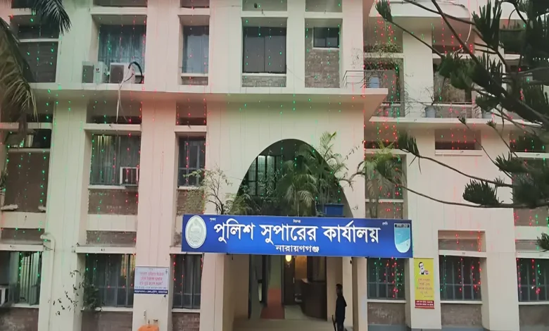 পুলিশের সিএনজিতে ডাকাত দলের হামলা