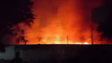 কড়াইলের বৌ বাজার বস্তিতে আগুন, নিয়ন্ত্রণে কাজ করছে সাতটি ইউনিট