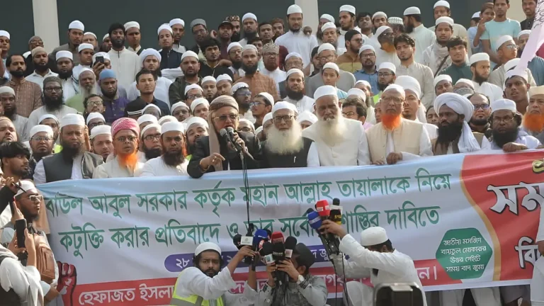 আবুল সরকারের চরম কটূক্তির প্রতিবাদে  হেফাজতের বিক্ষোভ
