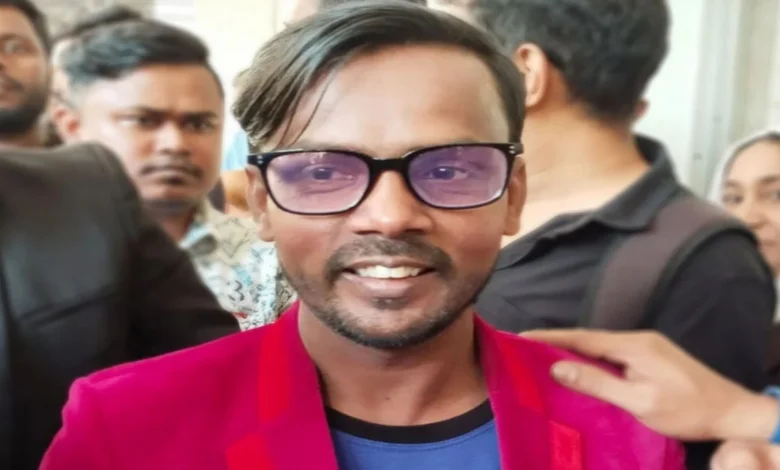 ঢাকার - ১৭ আসন থেকে প্রতিদ্বন্দ্বিতা করার পরিকল্পনা করছেন হিরো আলম