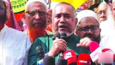 আঙুল বাঁকা করে ঘি তুলতে চায় জামায়েত