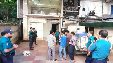 সাবেক শিক্ষা মন্ত্রীর বাসায় অভিযান চালিয়ে সাতজনকে আটক করেছে পুলিশ