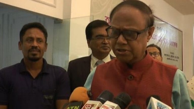 রাজনৈতিক স্থিতিশীল অবস্থার উপরে নির্ভর করছে দেশের অর্থনীতি