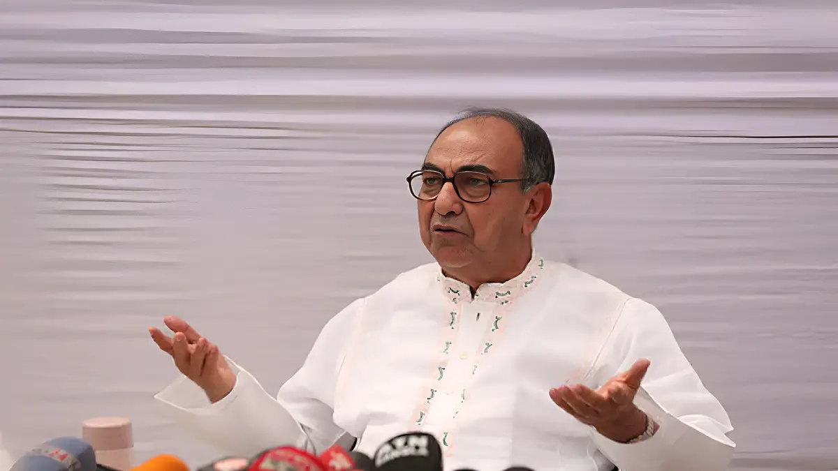 মানুষ অনেক শিক্ষিত নয়, তবে বোকাও নয়