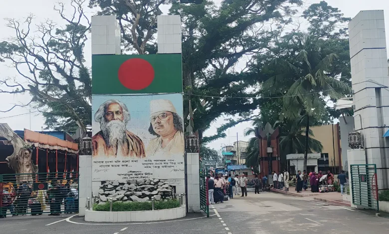 বেনাপোলে আটকা ১৫০ ট্রাক, দৈনিক লোকসান ৩ লাখ টাকা