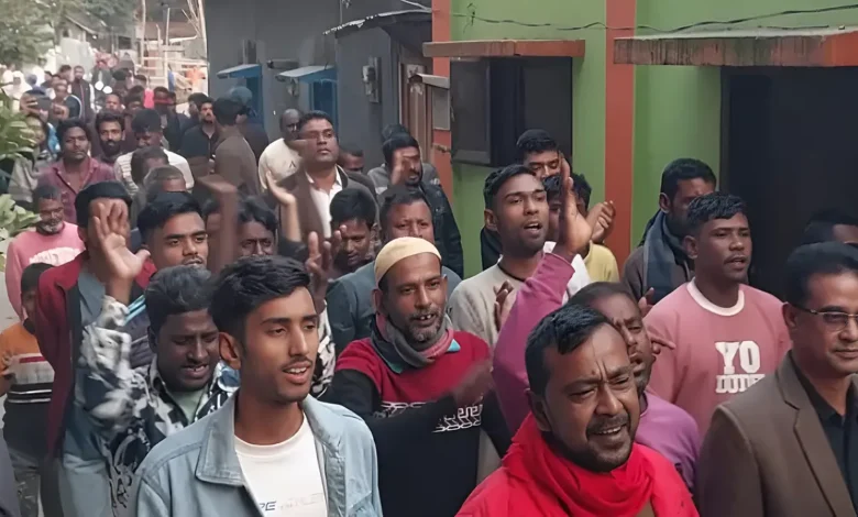 মনোনয়ন প্রত্যাহারের দাবিতে নেতাকর্মীদের বিক্ষোভ