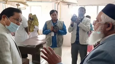 তর্কে জড়ানো সেই ডাক্তারকে দায়িত্ব থেকে অব্যাহত দেওয়া হয়েছে প্রশাসন
