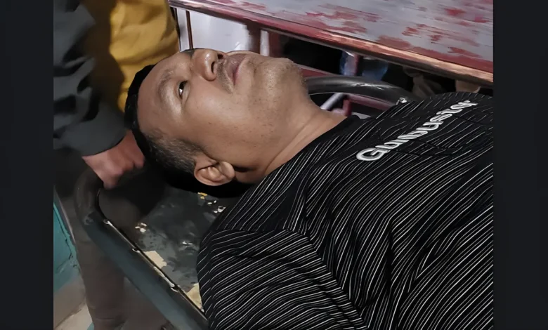 মাদক ব্যবসায়ীর বার্মিজ চাকুর আঘাতে আহত পুলিশ সদস্য