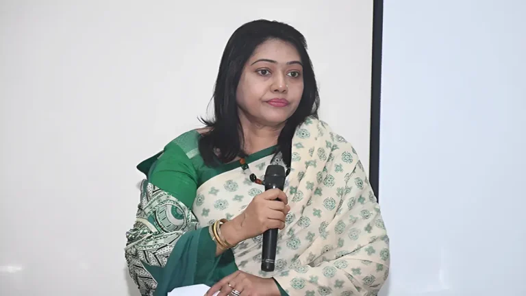 নারী সূক্ষ্মভাবে দেখতে পারে, তাদের দেখার বিষয়গুলো আলাদা