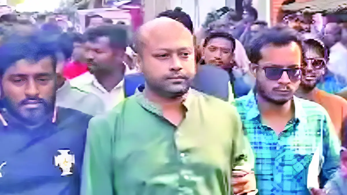 ‘ভুয়া ভুয়া’ স্লোগানে নিজ এলাকায় লাঞ্ছিত ব্যারিস্টার ফুয়াদ