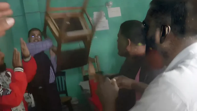 দুর্নীতির তথ্য সংগ্রহের সময় সাংবাদিককে মারধোর ও ক্যামেরা ছিনিয়ে নেওয়ার অভিযোগ