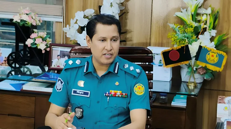 বিপ্লব কুমারসহ ৪ জনের দেশত্যাগে নিষেধাজ্ঞা