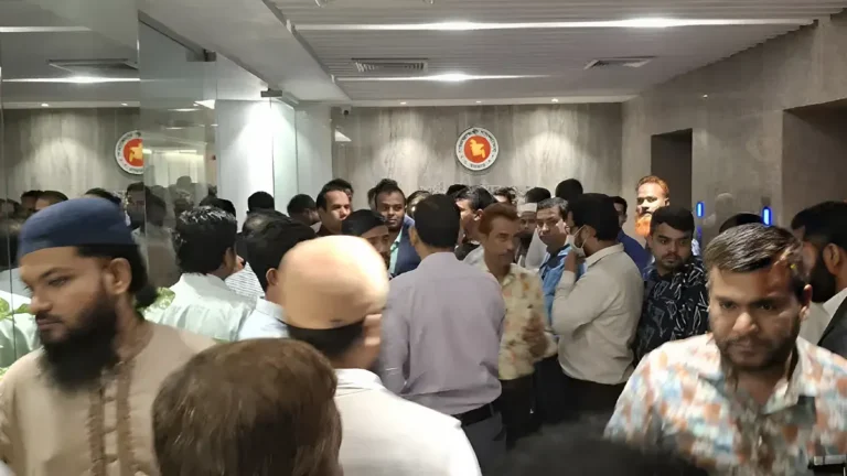অর্থ উপদেষ্টাকে যে কারণে সচিবালয় অবরুদ্ধ করা হয়েছিল