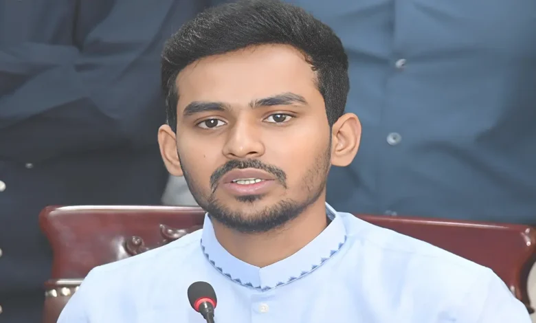 কূটনীতিক পাসপোর্ট ও সম্পদের হিসাব বিবরণী জমা দিয়েছেন আসিফ মাহমুদ