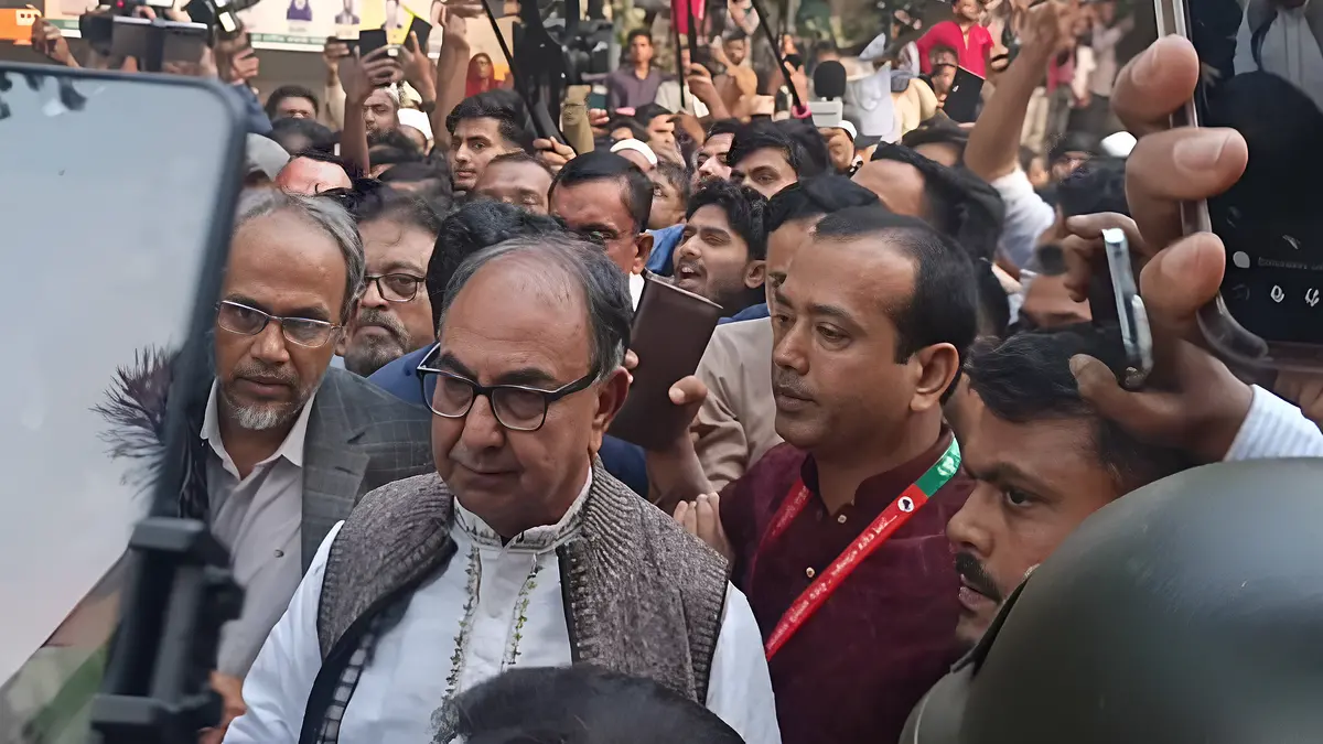 গুলিবিদ্ধ ওসমান হাদিকে দেখতে ঢামেকে মির্জা আব্বাস