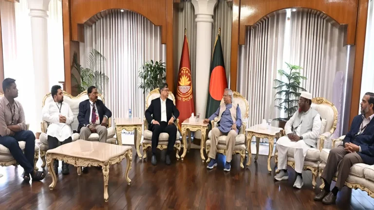 প্রধান উপদেষ্টার সঙ্গে বৈঠকে তিন রাজনৈতিক দল