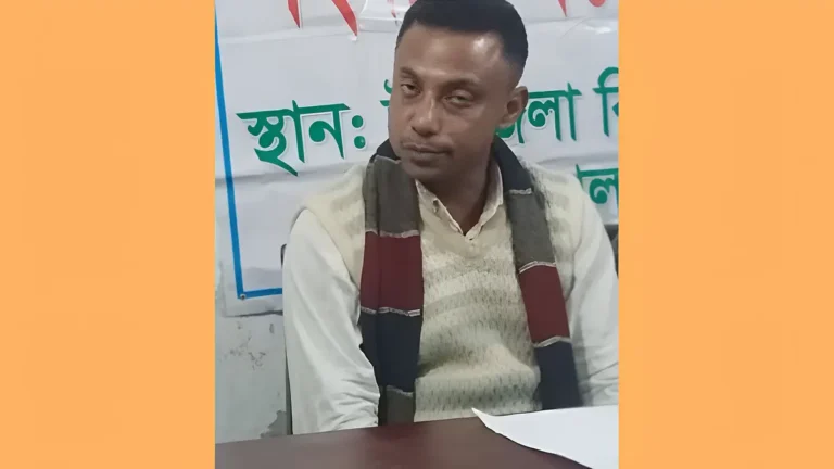 বাড়িতে ঢুকে নারীকে উত্ত্যক্ত ,স্বেচ্ছাসেবক দল নেতাকে জুতাপেটা