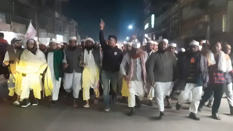 ইনকিলাব মঞ্চের মুখপাত্র শরিফ ওসমান হাদির মৃত্যুতে নেত্রকোণায় বিক্ষোভ