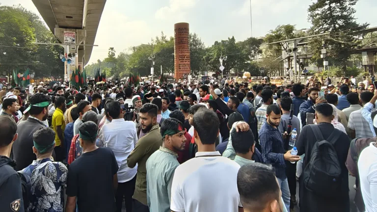 শাহবাগ থেকে ভারতীয় পণ্য বয়কটের ডাক