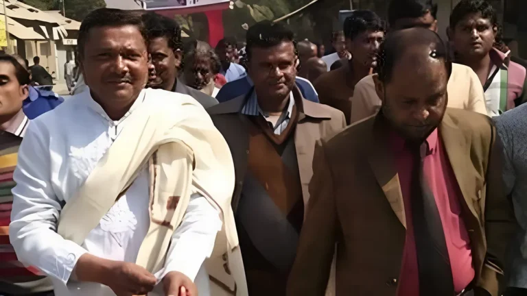 লক্ষ্মীপুরে স্বতন্ত্র প্রার্থী মনোনয়নপত্র নিলেন নিষিদ্ধ আওয়ামী লীগ নেতা