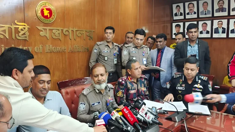 জরুরি প্রেস ব্রিফিং ডেকে উপস্থিত নেই স্বরাষ্ট্র উপদেষ্টা