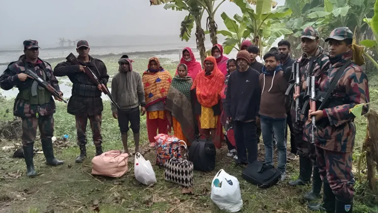 ৫৯ বিজিবি অধীস্থ ভোলাহাট সীমান্তে অবৈধ অনুপ্রবেশে ২৭ জন আটক