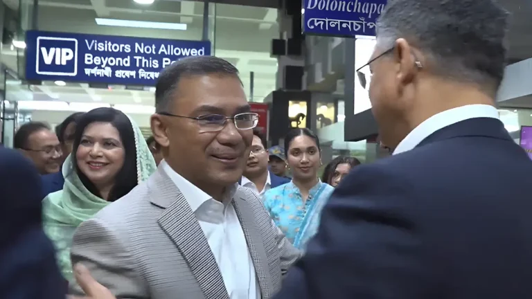 ঢাকায় তারেক রহমান , বরণ করলেন বিএনপির সিনিয়র নেতারা