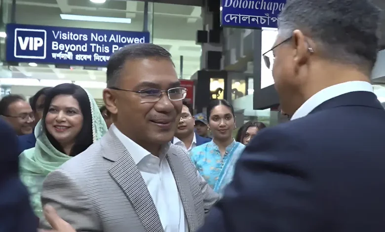 ঢাকায় তারেক রহমান , বরণ করলেন বিএনপির সিনিয়র নেতারা