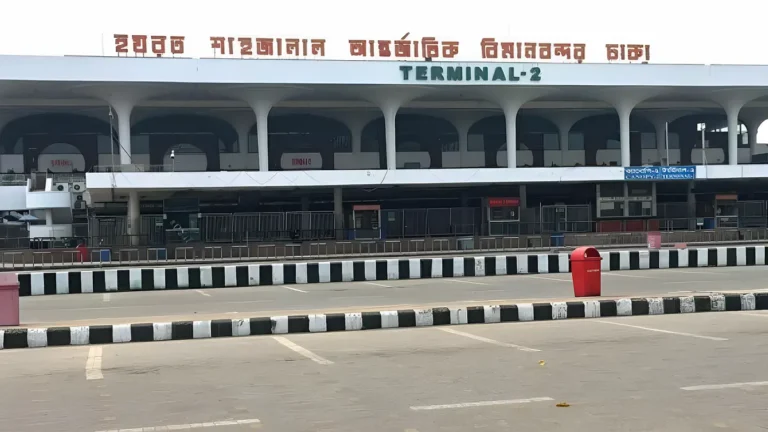 ঢাকায় নয়,  পাঁচটি ফ্লাইট অবতরণ করল কলকাতায়