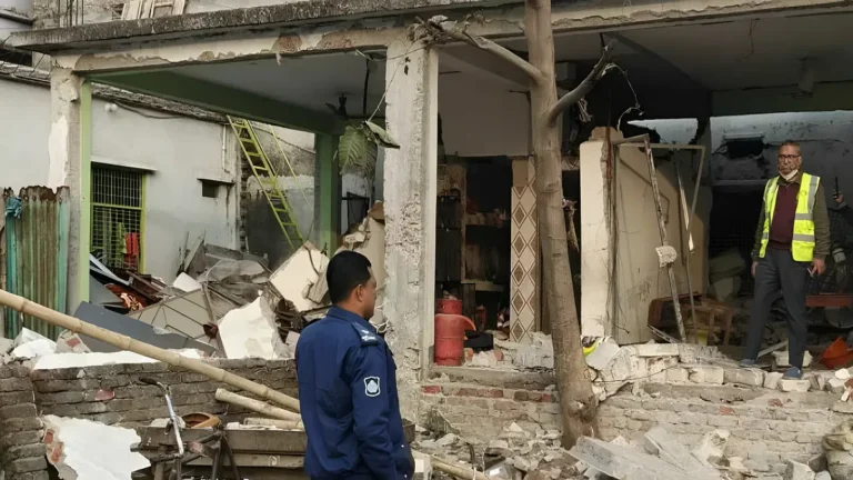 বিস্ফোরণে উড়ে গেল মাদরাসা ভবন, শিশুসহ আহত ৪