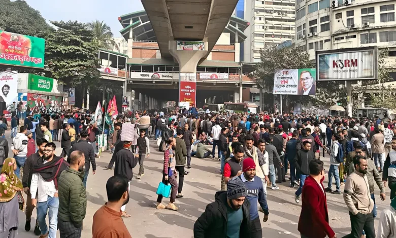 নিরাপত্তাজনিত কারণে শাহবাগ মোড় সাময়িকভাবে ছেড়ে দিয়েছে ইনকিলাব মঞ্চ