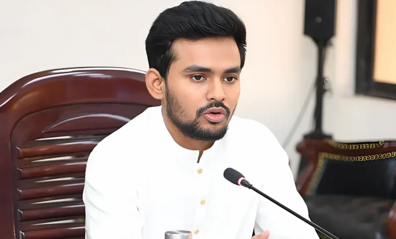ঢাকার পর কুমিল্লা থেকেও মনোনয়নপত্র সংগ্রহ করলেন আসিফ মাহমুদ