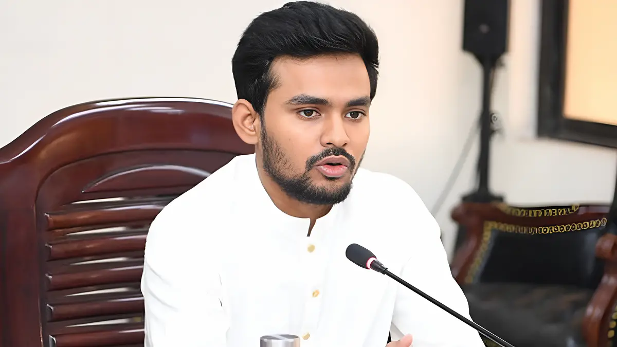 ঢাকার পর কুমিল্লা থেকেও মনোনয়নপত্র সংগ্রহ করলেন আসিফ মাহমুদ