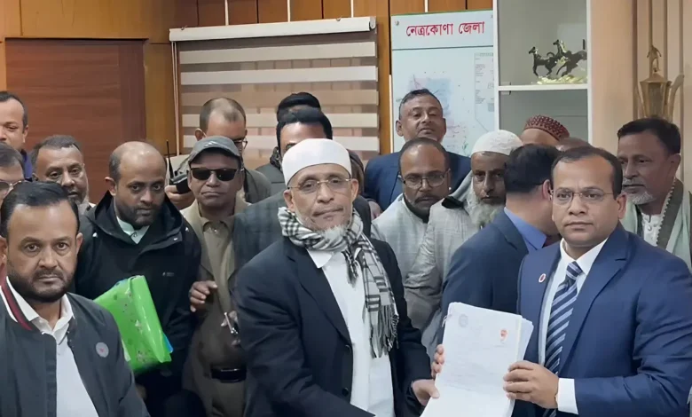 নেত্রকোণায় লুৎফুজ্জামান বাবরের মনোনয়ন দাখিল