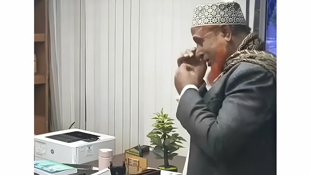 অঝোরে কাঁদলেন বাদশা, জমা দিতে পারলেন না মনোনয়নপত্র