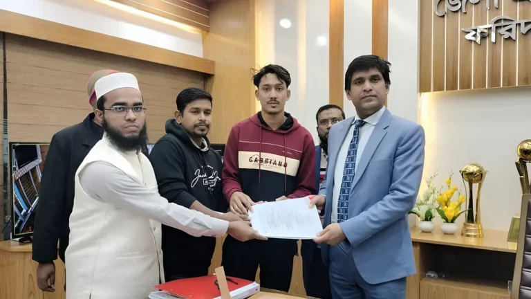 ফরিদপুর-৪ আসনে জাতীয় পার্টির মনোনয়ন জমা দিলেন রায়হান জামিল