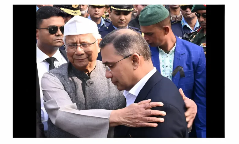 তারেক রহমানকে বুকে টেনে নিয়ে সান্ত্বনা দিলেন প্রধান উপদেষ্টা