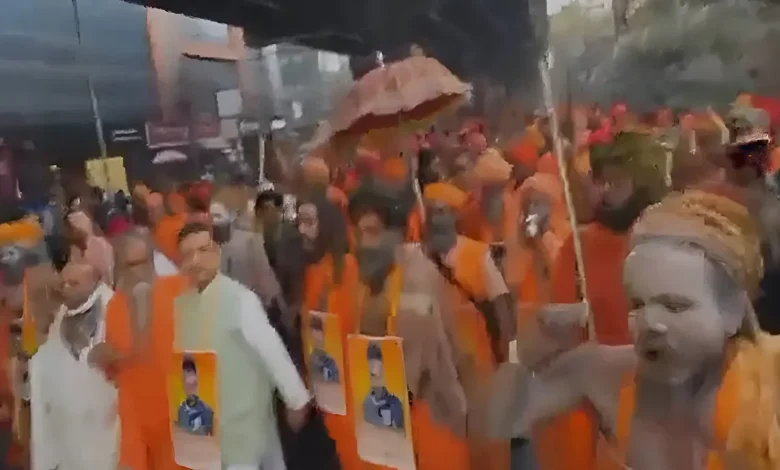 ভারতে বাংলাদেশ হাইকমিশনের সামনে অস্ত্রধারী উগ্র হিন্দুত্ববাদীদের বিক্ষোভ