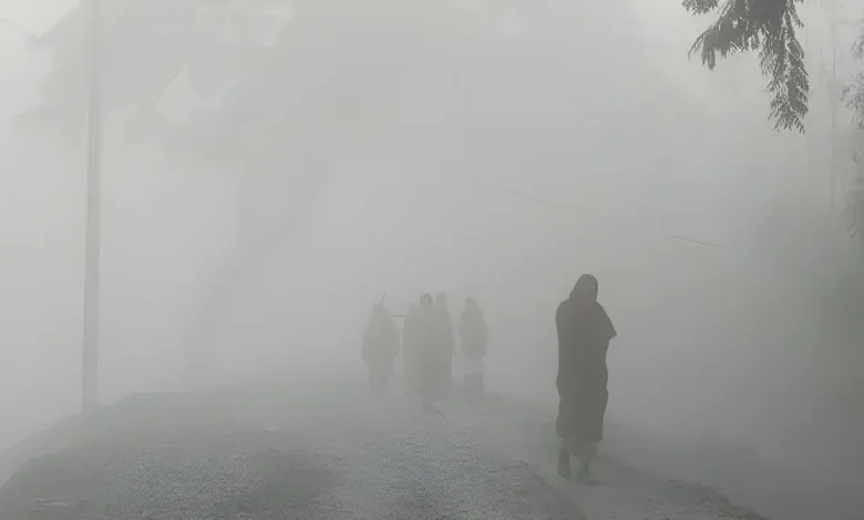 শীতের দাপটে স্থবির জনজীবন