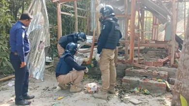 শরীয়তপুরে থেকে শতাধিক বোমা তৈরির উপকরণ উদ্ধার