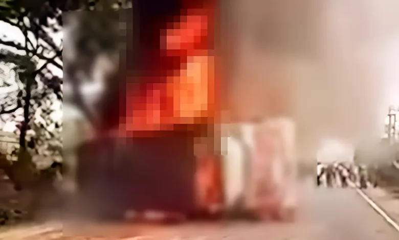 কুমিল্লায় বাস ও মোটরসাইকেল সংঘর্ষ, অগ্নিদগ্ধ হয়ে ৪ জন নিহত